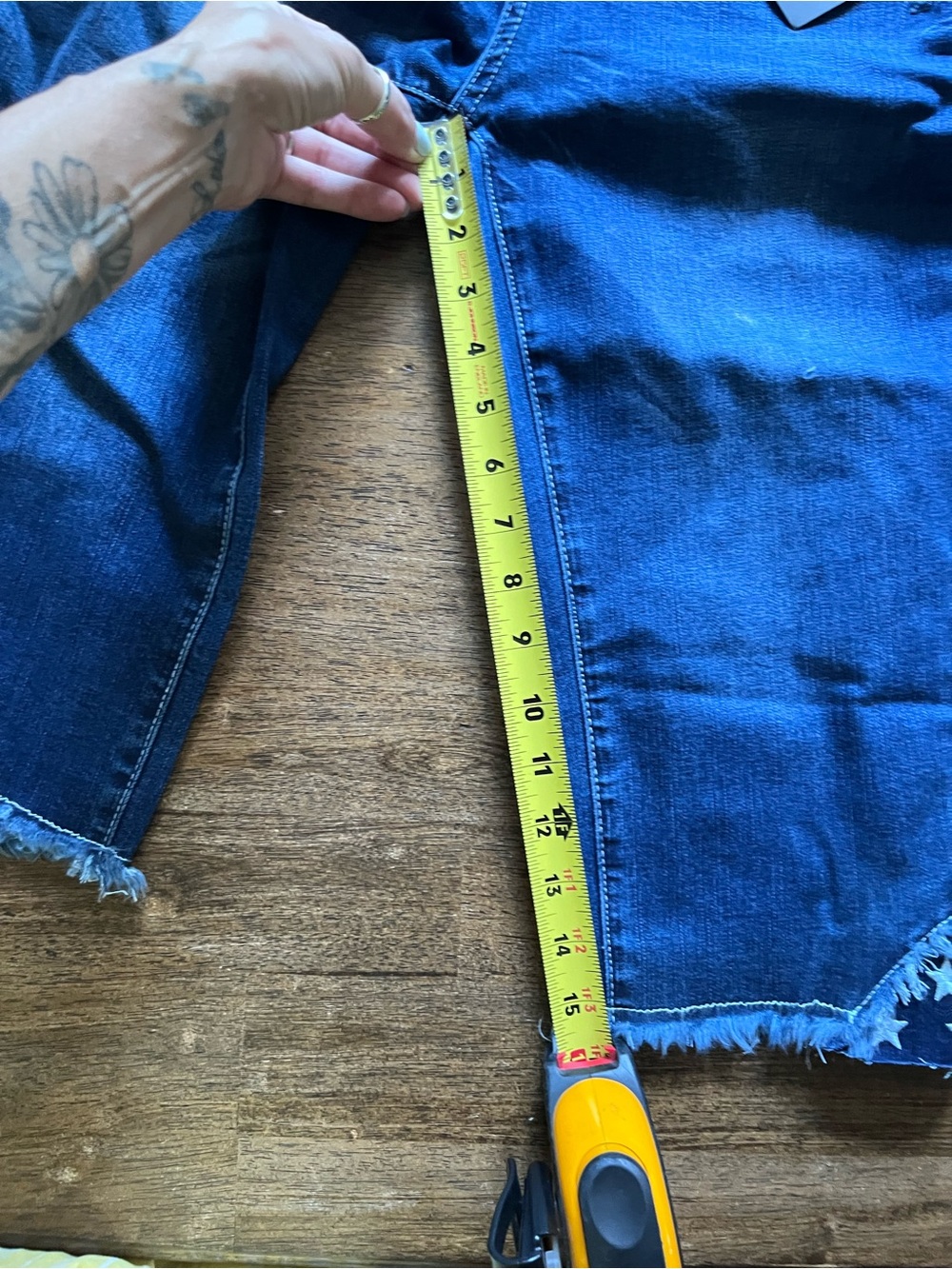 NWT Flamingals Stripe & Star Embroidery Raw Hem Mid Waist Skinny Capri Jeans - Picture 4 of 8